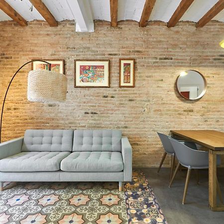 64 Apartment In A Typical Barcelona'S Old Building Exterior photo
